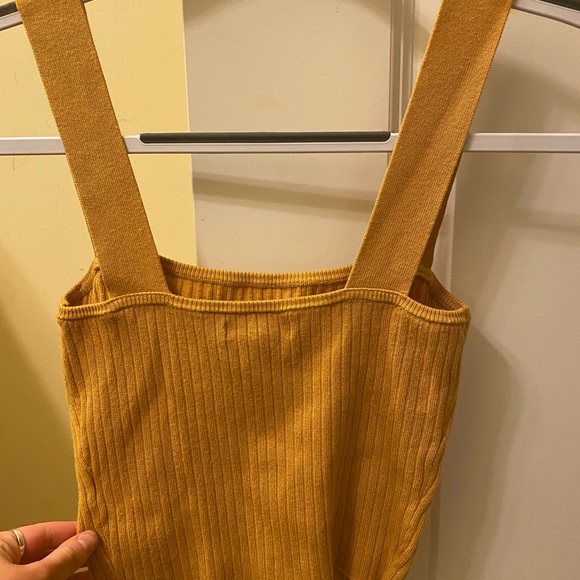 Yellow PacSun crop top - Picture 2 of 3